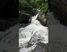 Descubre la impresionante Cascada de Mortain en Normandía: un destino imperdible para tu próximo viaje de turismo