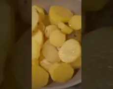 Descubre cómo preparar el delicioso Gratin de Pommes de Terre, un clásico de la comida francesa
