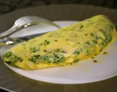 Descubre cómo preparar una deliciosa Omelette aux Fines Herbes, un clásico de la comida francesa