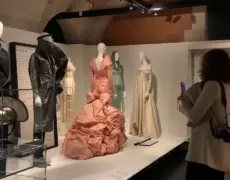 Explora la moda en París: Un viaje al Museo de la Moda y el Textil