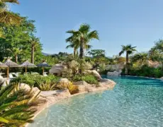 Descubre la magia de Provenza en el encantador Hotel Le Mas de Pierre: un destino imperdible para tu próximo viaje de turismo