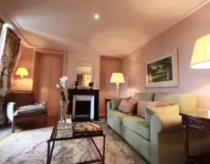Descubre la elegancia y lujo del Hotel Les Crayères en Reims: tu destino ideal para un viaje de turismo inolvidable