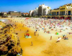 Descubre la impresionante Playa de Plage de la Côte des Basques en Nueva Aquitania: Un paraíso turístico para tu próximo viaje
