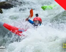 Descubre la adrenalina del kayak en el río Durance en Francia: una experiencia imperdible para los amantes del turismo de aventura
