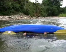 Descubre la adrenalina del kayak en aguas bravas del río Isère en Francia: Una aventura de turismo acuático