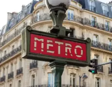 Descubre la auténtica Francia en el Marché de la Bastille: Una experiencia imperdible para turistas y viajeros