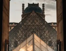 Descubre la fascinante historia de Francia a través de sus icónicos museos en París: una guía de turismo cultural